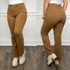 RISEN BELLE HIGH RISE RAW HEM STRAIGHT LEG BROWN JEANS
(Size 7/28)